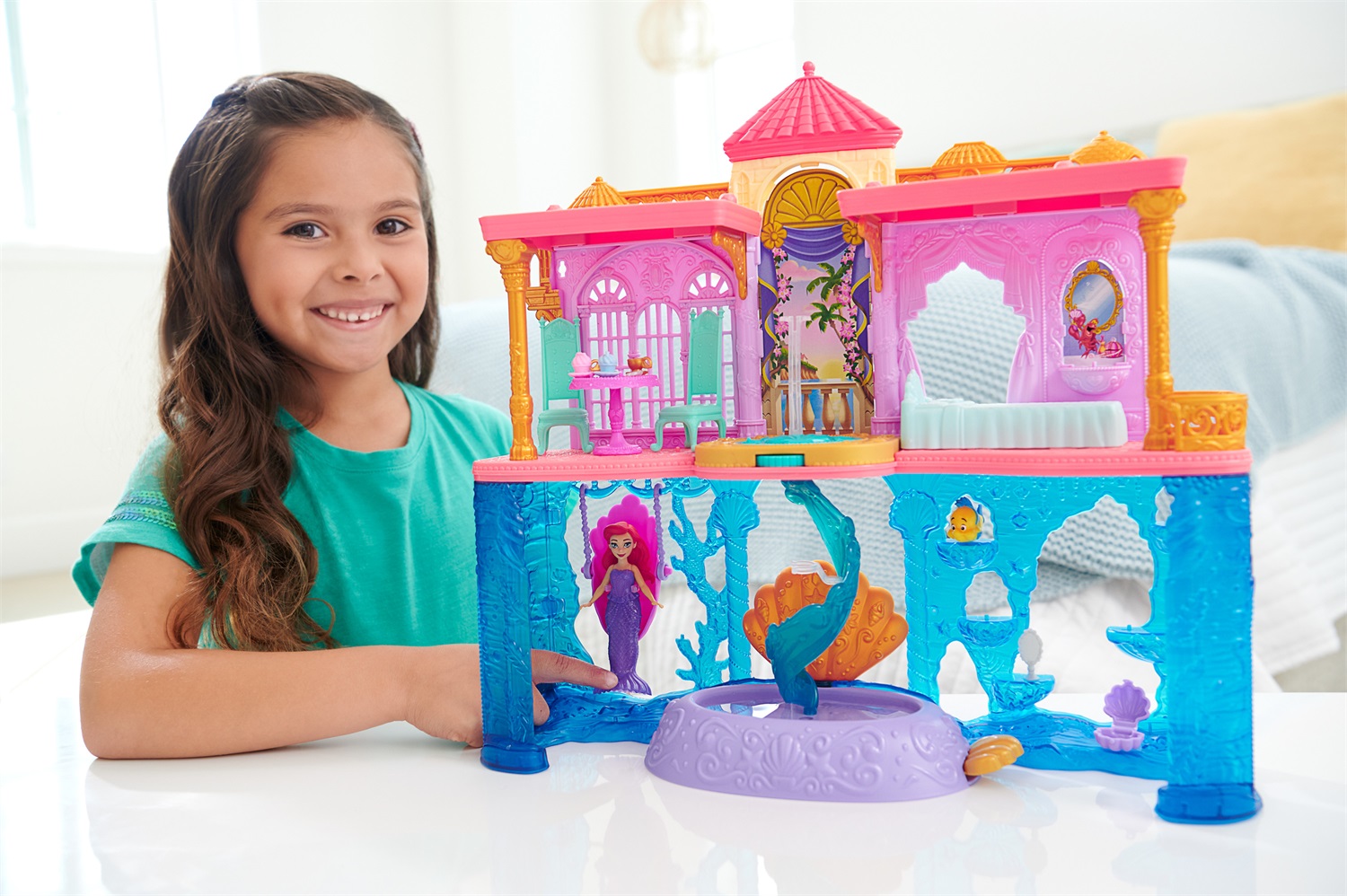 Mattel Disney Princess - Il Castello dei Due Mondi di Ariel, Playset Componibile con Mini Bambola, 1 Amico, 12 Accessori, 6 Aree Gioco e Piscina, Giocattolo per Bambini 3 Anni, HLW95