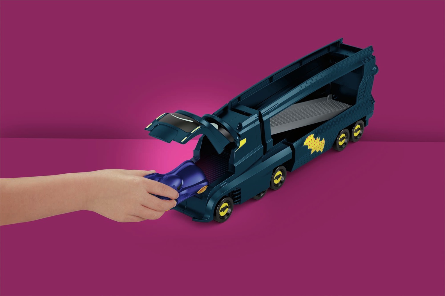 Fisher-Price HMX07 Bat-Autotreno con Rampa e Veicolo Bam Batmobile - Playset DC Batwheels per Bambini dai 3 Anni