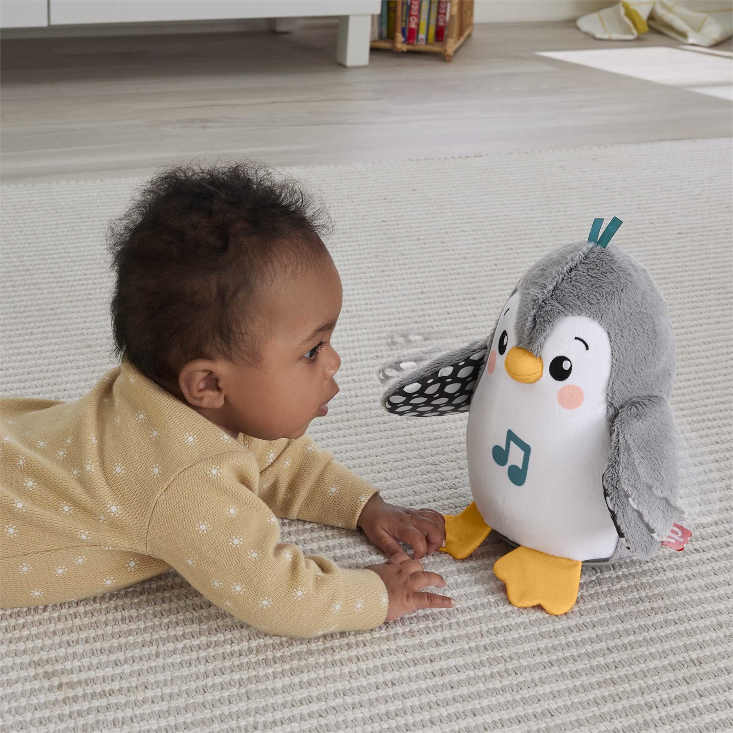 Fisher-Price Pinguino Dolci Coccole HNC10 - Peluche Interattivo con Musica e Ali Mobili, Gioco per Bambini 0 Anni