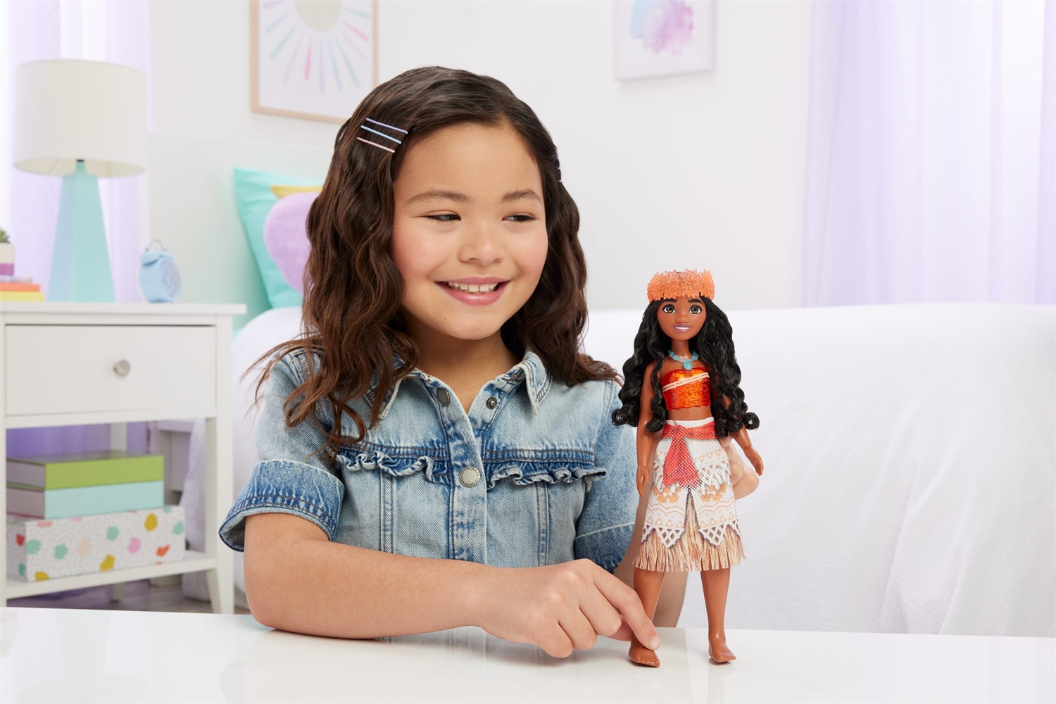 Mattel Disney Princess - Bambola snodata Vaiana con capi e accessori scintillanti ispirati al film, giocattolo per bambini, 3 anni, HPG68