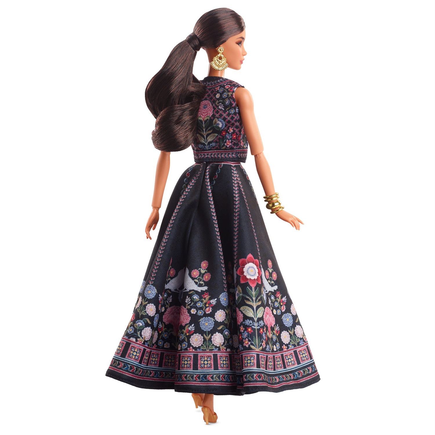 Mattel Barbie Signature Diwali - Limited Edition by Anita Dongre, bambola da collezione con look Midnight Bloom e lehenga per la festa delle luci, piedistallo incluso, 6 anni, HRM91
