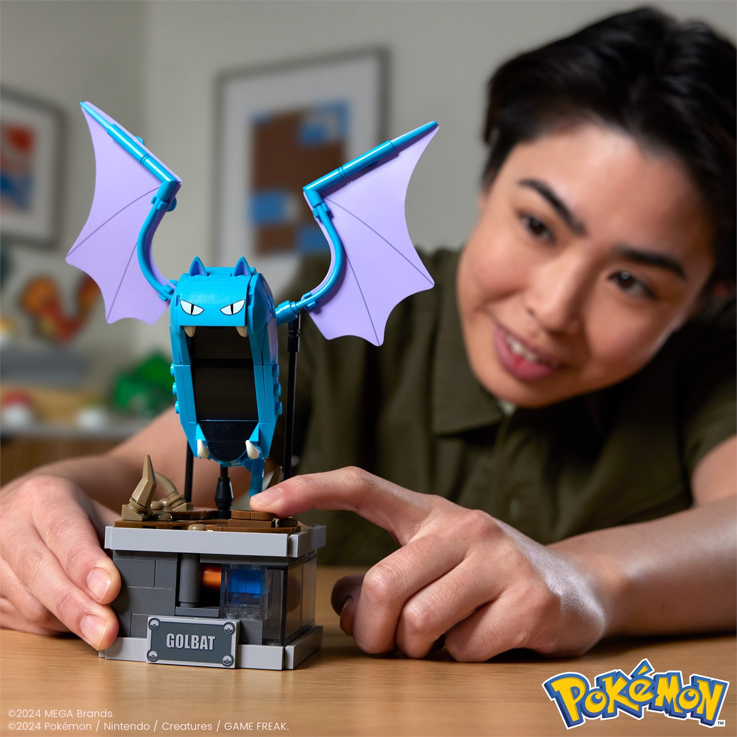 MEGA Pokémon Golbat Mini Motion - Gioco di costruzione con 318 pezzi, personaggio meccanizzato con ali mobili, altezza 12,7 cm, set da collezione per bambini 13 anni