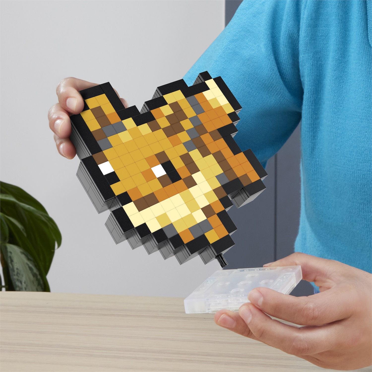MEGA Eevee Pixel Art - Set da costruire con 323 pezzi in stile retrò pixelato, altezza 15,2 cm, per collezionisti, 13 anni, HTH78