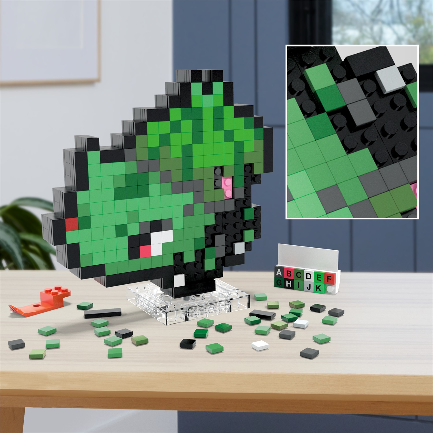 MEGA Pokémon Showcase - Bulbasaur, set di costruzione pixelato da 374 pezzi, altezza 15,2 cm, con base per esposizione e incisione per appendere, età 13