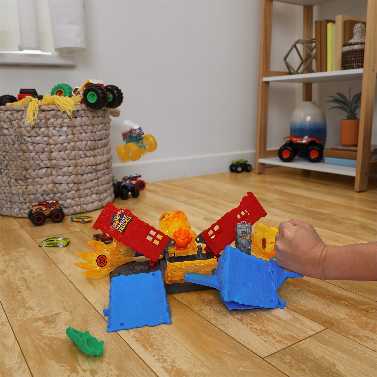 Hot Wheels Monster Trucks - Arena degli Scontri Semifinali, playset collegabile con veicolo e 2 macchinine, per bambini 4 anni