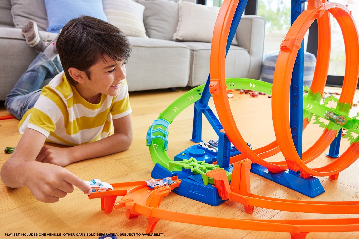 Hot Wheels Mega Loop Scontri Epici - Playset Pista con 5 Zone di Scontro e Booster Motorizzato, Include 1 Macchinina in Scala 1:64, Giocattolo per Bambini 5 Anni