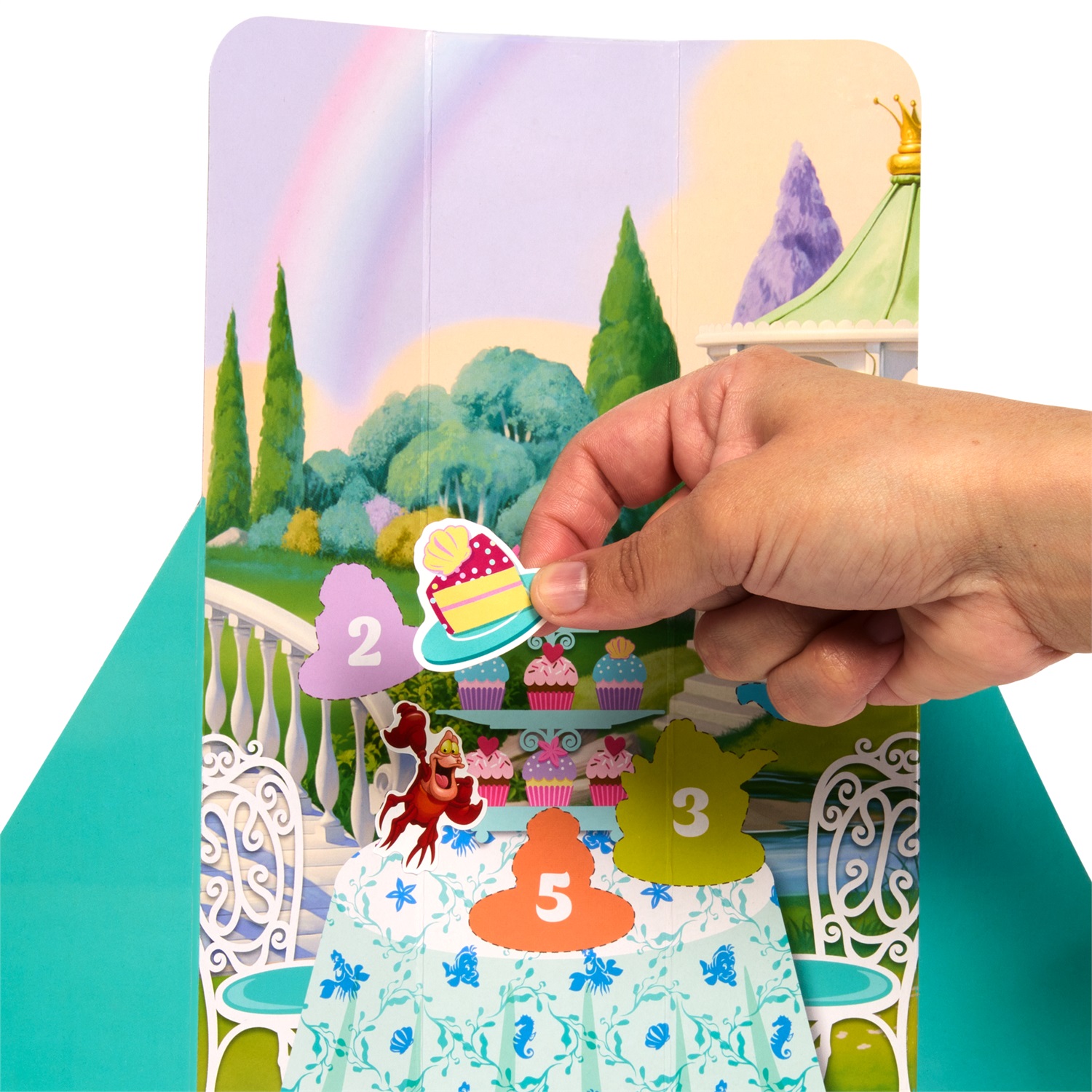 Mattel Disney Princess - Ariel Spin & Reveal, set con bambola e 11 sorprese, 5 accessori e 5 adesivi, ispirato al film La Sirenetta, giocattolo per bambini 3 anni