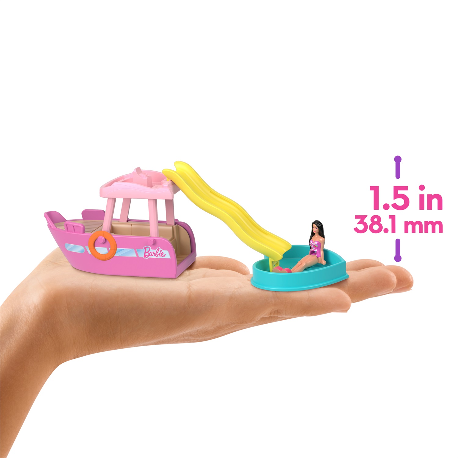 Barbie Mini BarbieLand - Set Barca dei Sogni con bambola 3,8 cm e veicolo che cambia colore in acqua, giocattolo per bambini 4 anni, HYF41