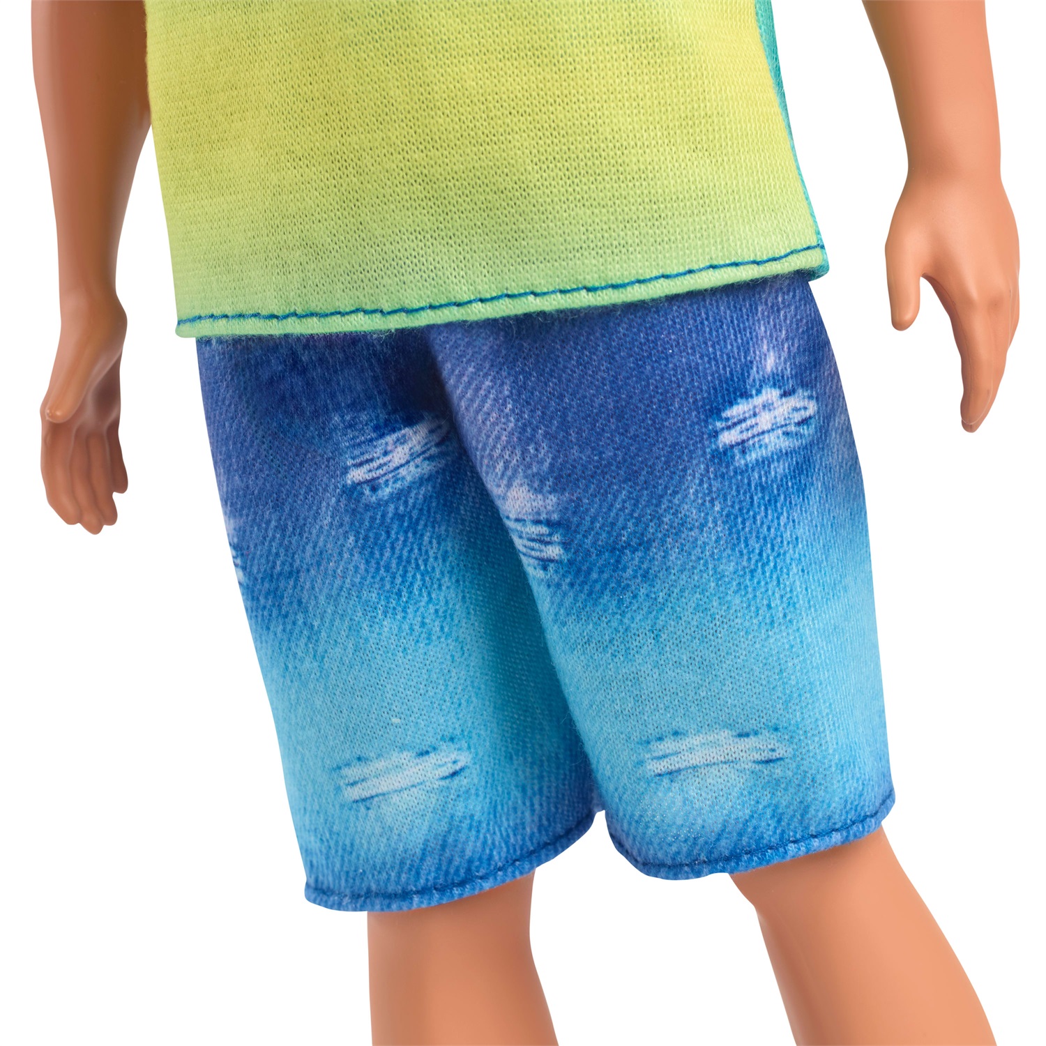 Barbie Ken Fashionistas n. 236 - Bambola con Capelli Neri, Canotta Blu e Verde Sfumata, Shorts in Jeans e Sneaker Argento, Giocattolo per Bambini 3 Anni
