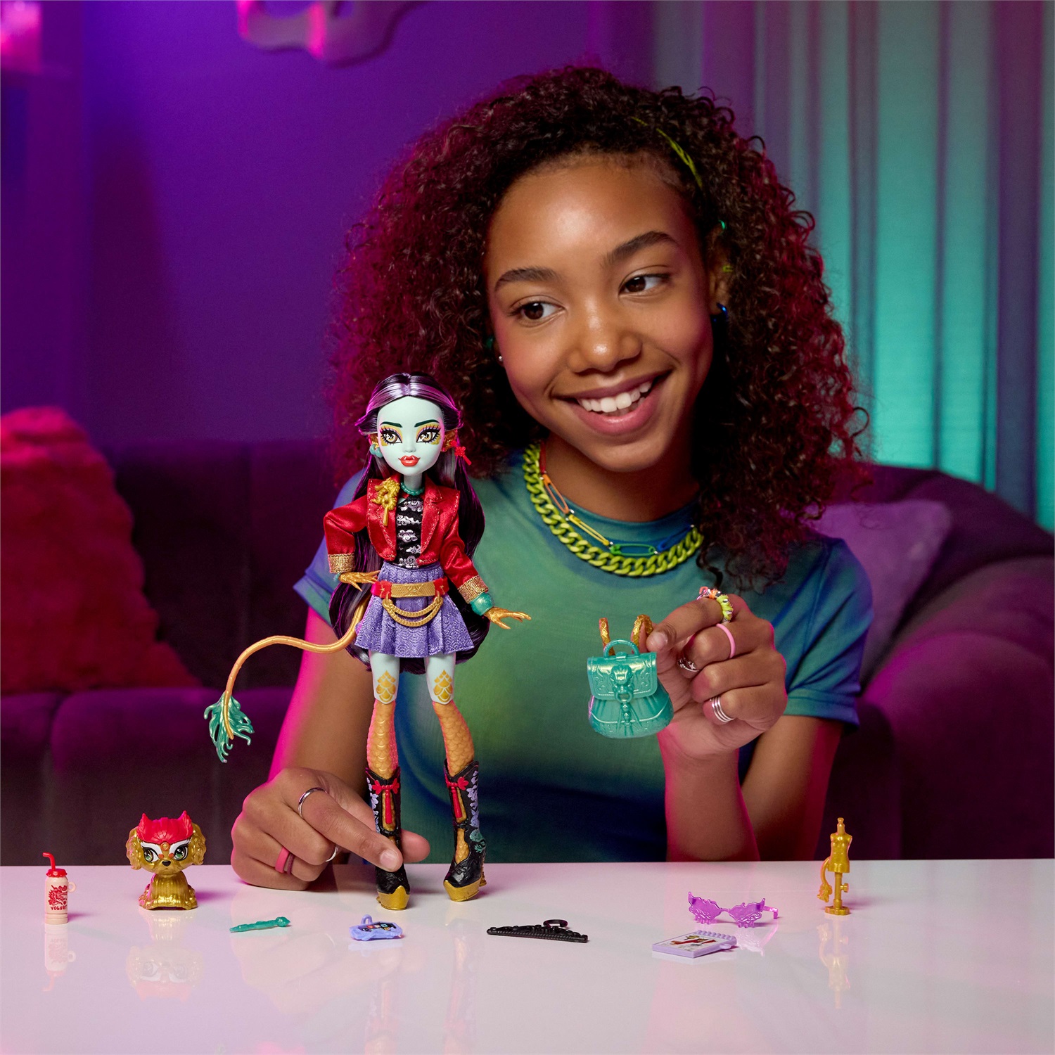 Monster High: Bambola Jinafire con accessori trendy per la scuola