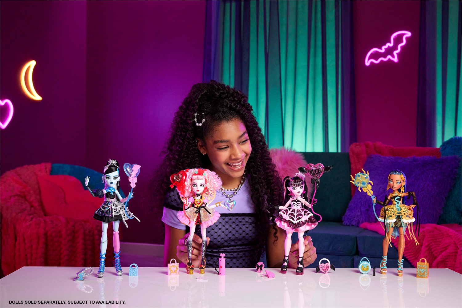 Mattel Monster High Cleo De Nile - Bambola Compleanno con Vestito Dorato e Accessori a Tema