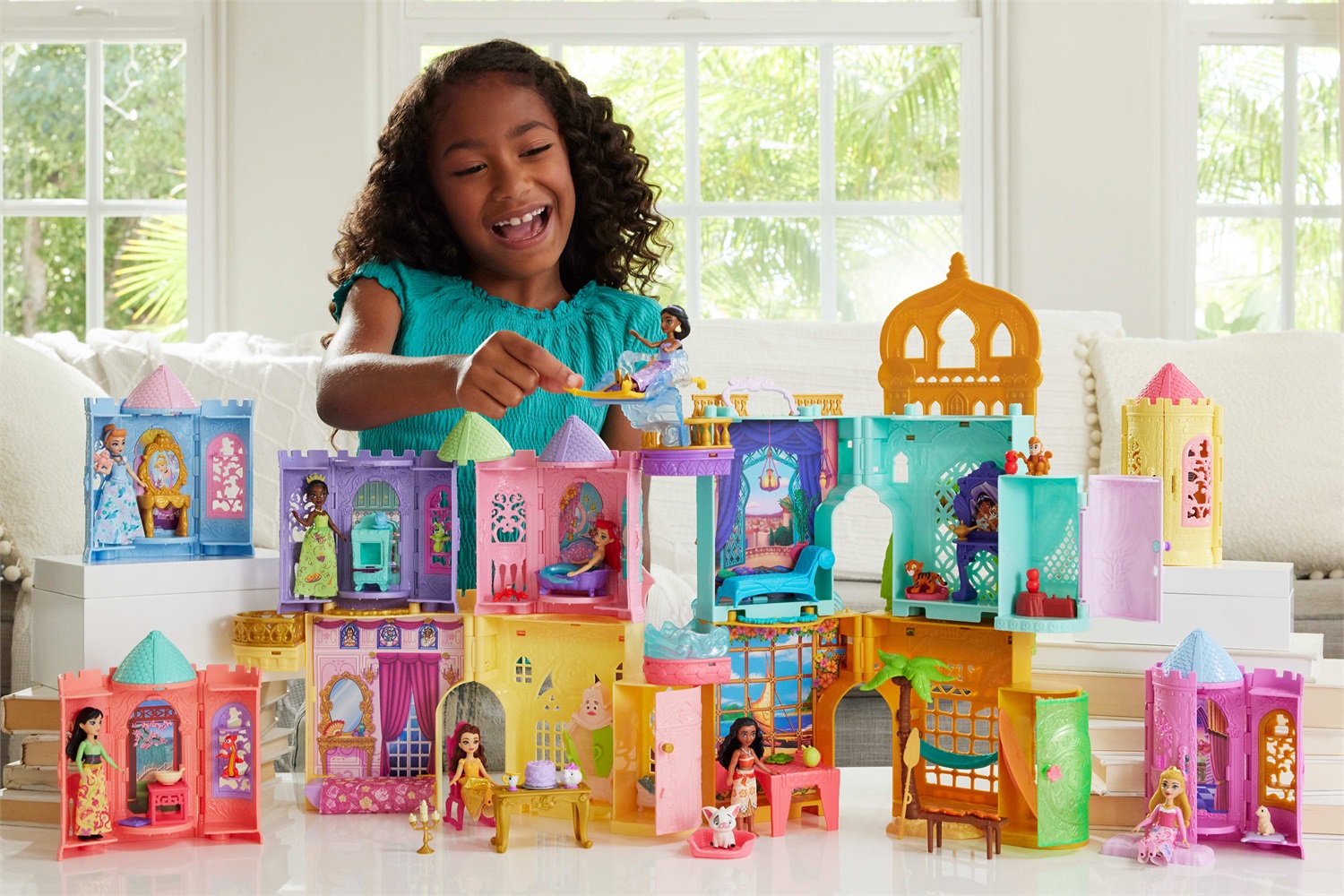Mattel Disney Princess Torre a Sorpresa con Mini Bambola e 4 Accessori a Sorpresa - Giocattolo per Bambini 3 Anni