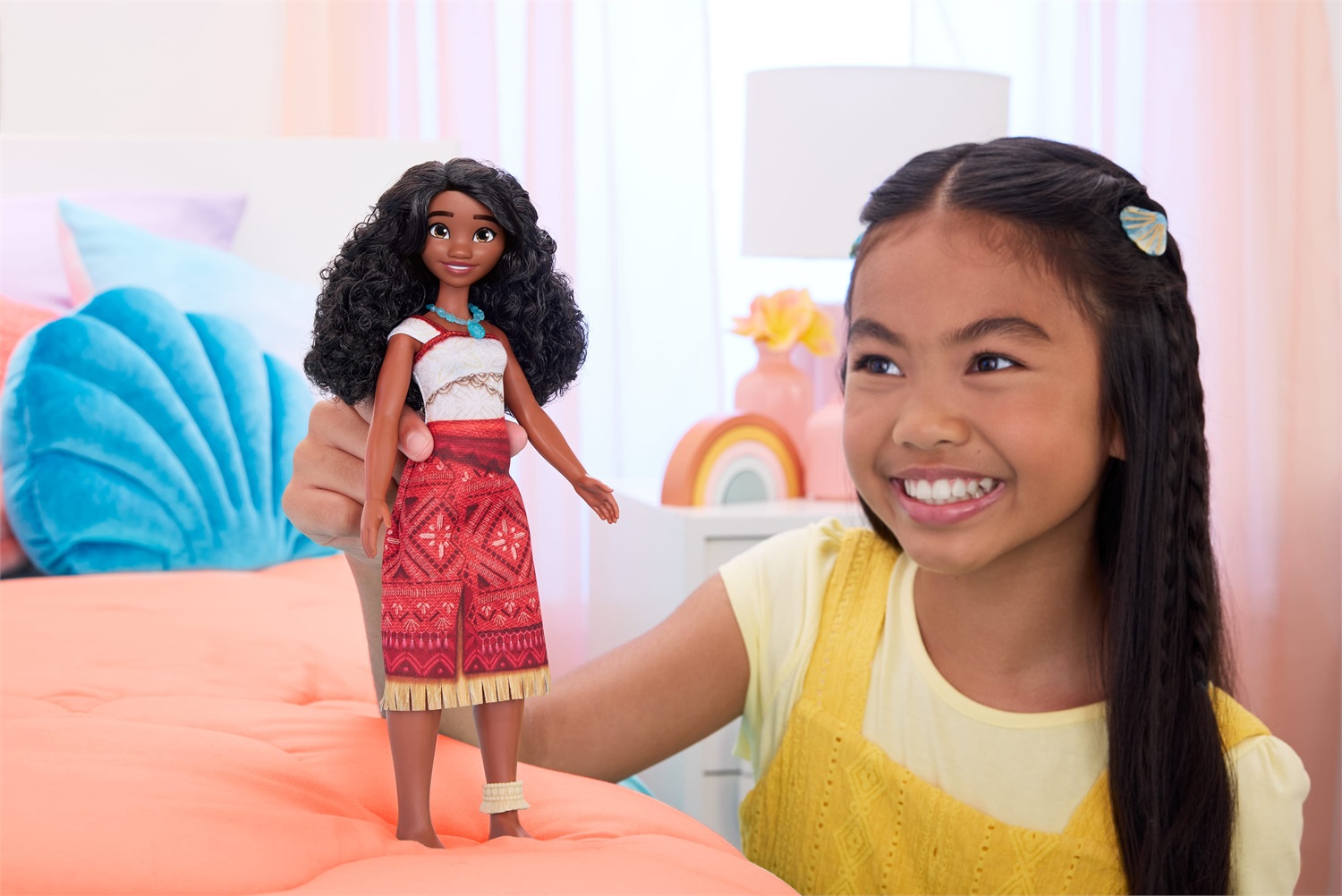 Mattel Disney Vaiana Fashion Doll JBT56 - Bambola alla moda con outfit rimovibile e accessori (collana e cavigliera) ispirati a Oceania 2, per bambini 3 anni