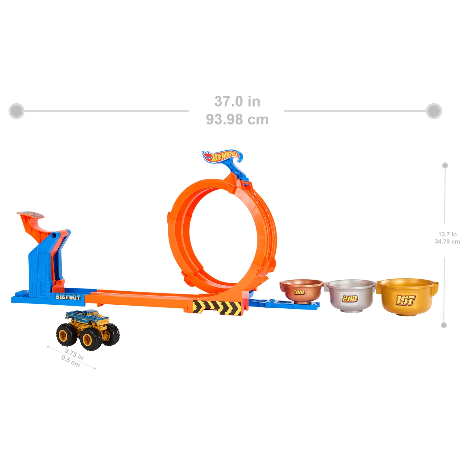 Hot Wheels JBX64 Monster Trucks - Sfida Trofeo Gira e Capovolgi Playset con Truck Bigfoot 50° Anniversario, 2 Modalità di Gioco, Giocattolo per Bambini 4 Anni