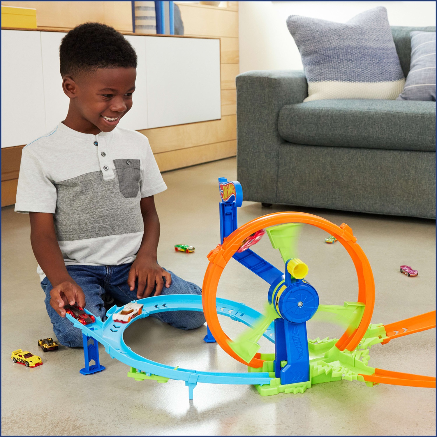 Hot Wheels JBX65 - Pista Loop Rotante con Macchinina Inclusa, Playset con Zona Scontro e Loop a Propulsione, Giocattolo per Bambini 3 Anni