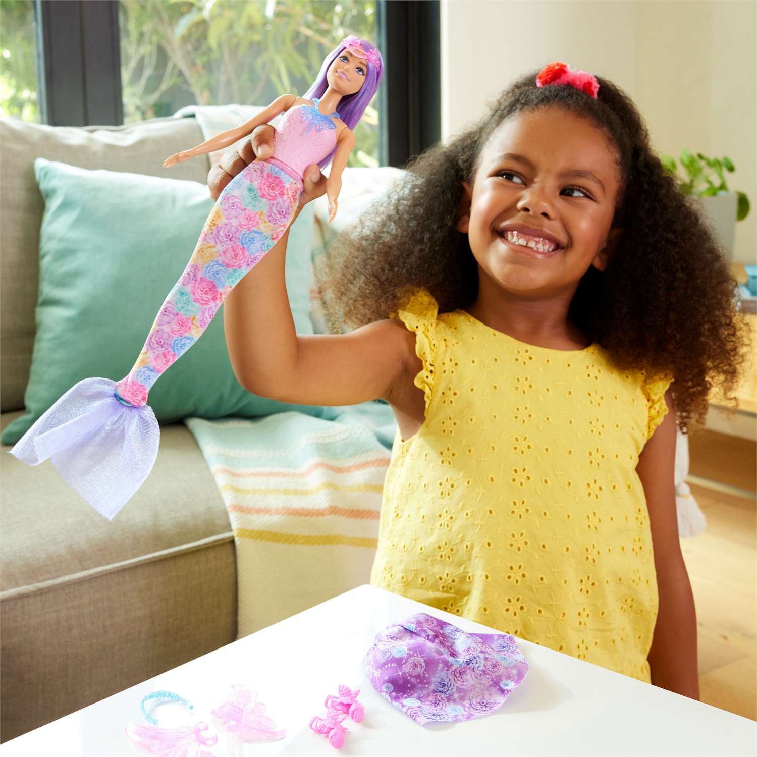 Barbie JCP74 - Bambola Fantasy Fashion con 8 accessori per creare 10 look, coda da sirena e ali di fata, giocattolo per bambini 3 anni