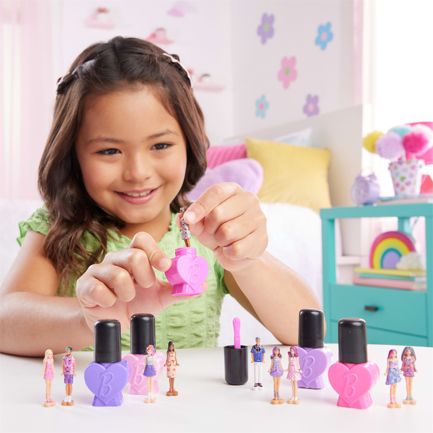 Barbie Mini BarbieLand - Bambola Fashionista in Contenitore a Sorpresa