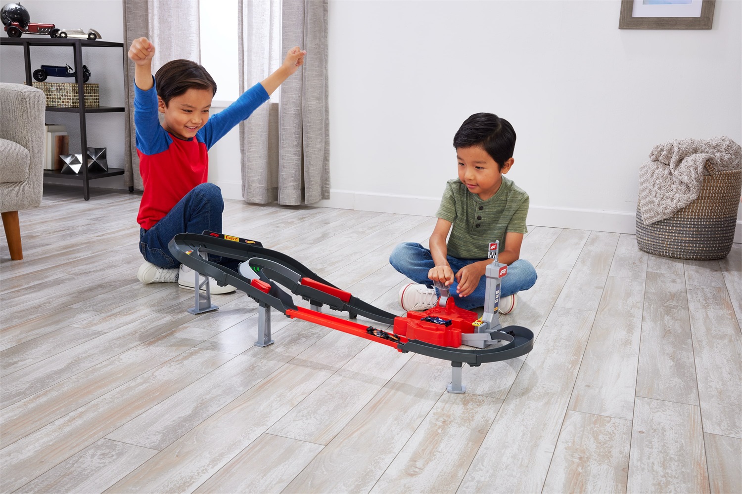 Hot Wheels Circuito Super Sprint Formula 1 con 3 Veicoli Die-Cast e Due Modalità di Gioco
