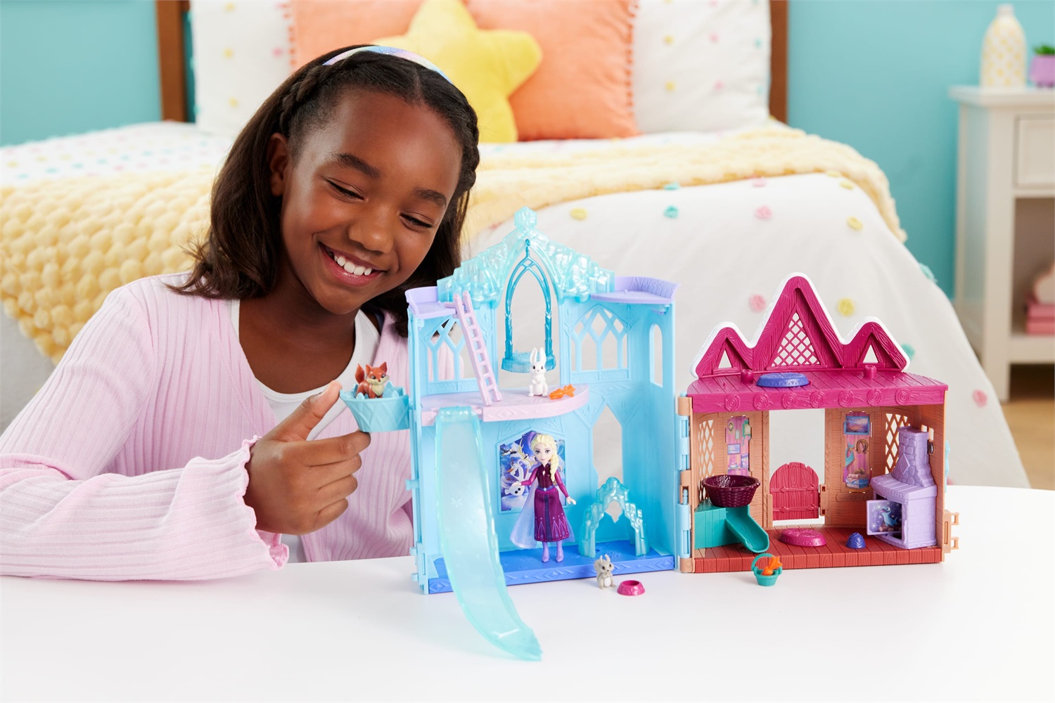 Mattel Disney Frozen - Set Castello Invernale con Mini Bambola Elsa, 3 Amici Animali e 8 Accessori