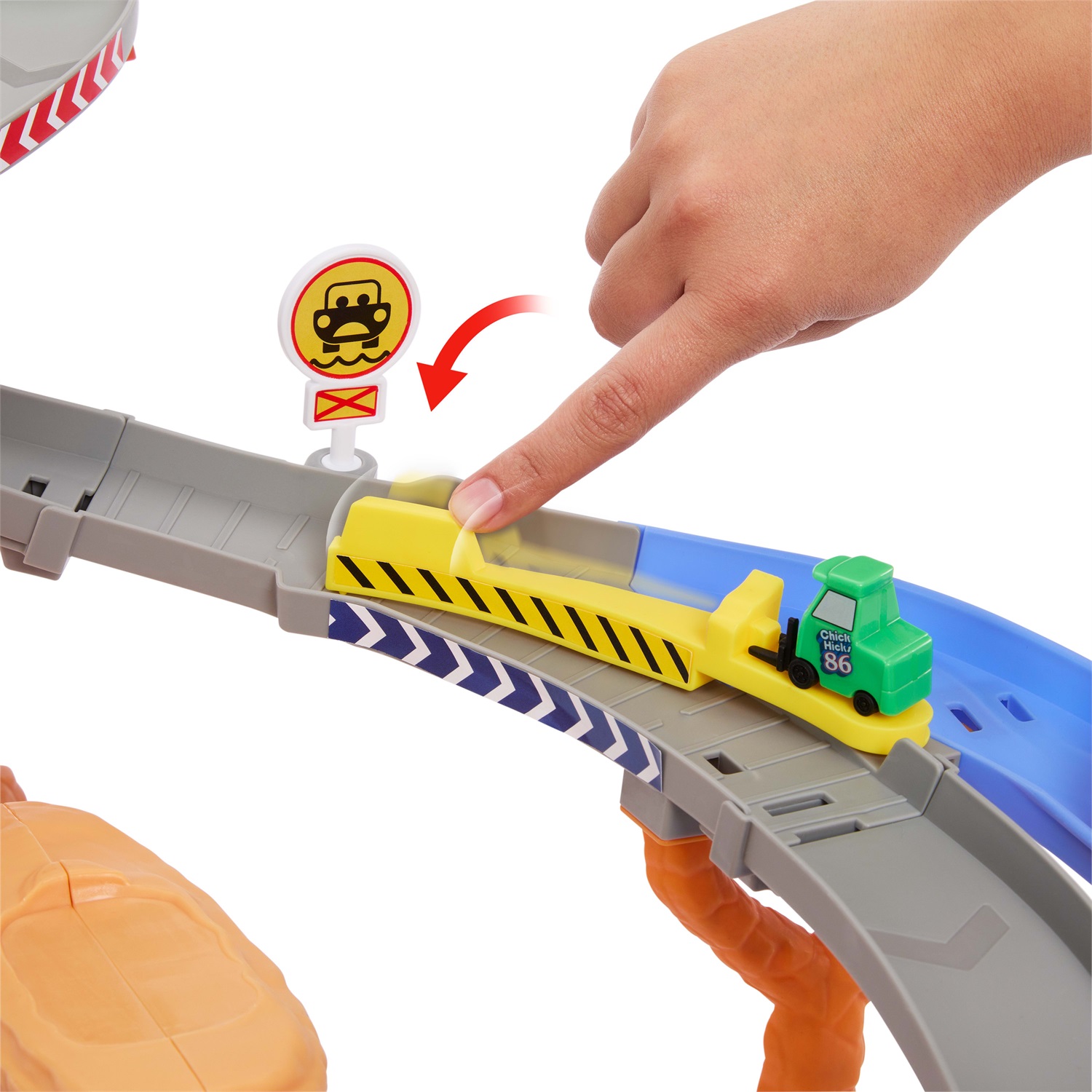 Mattel Sfreccia e Soccorri Circuito per Soccorso Stradale - Set con Saetta McQueen, Chick Hicks e 2 veicoli della squadra di Pitty, Giocattolo per bambini 4 anni, JFL57