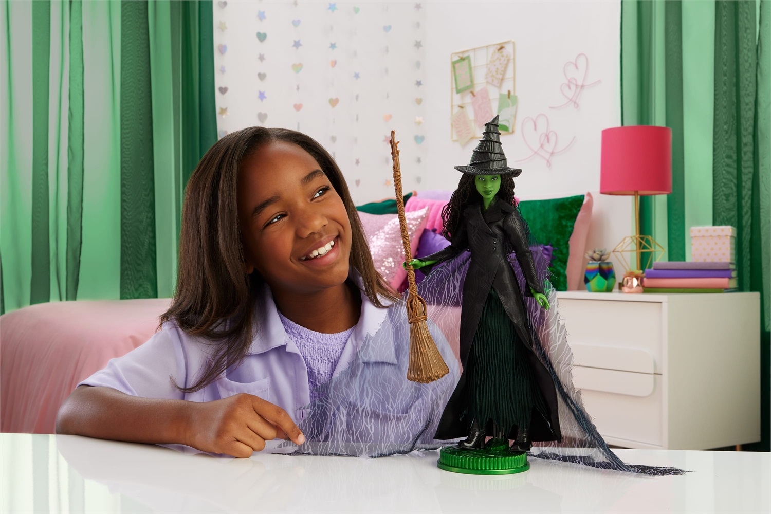 Mattel Elphaba Deluxe Fashion Doll - Bambola ispirata a Wicked con abito rimovibile e 4 accessori, 6 anni, JFM12
