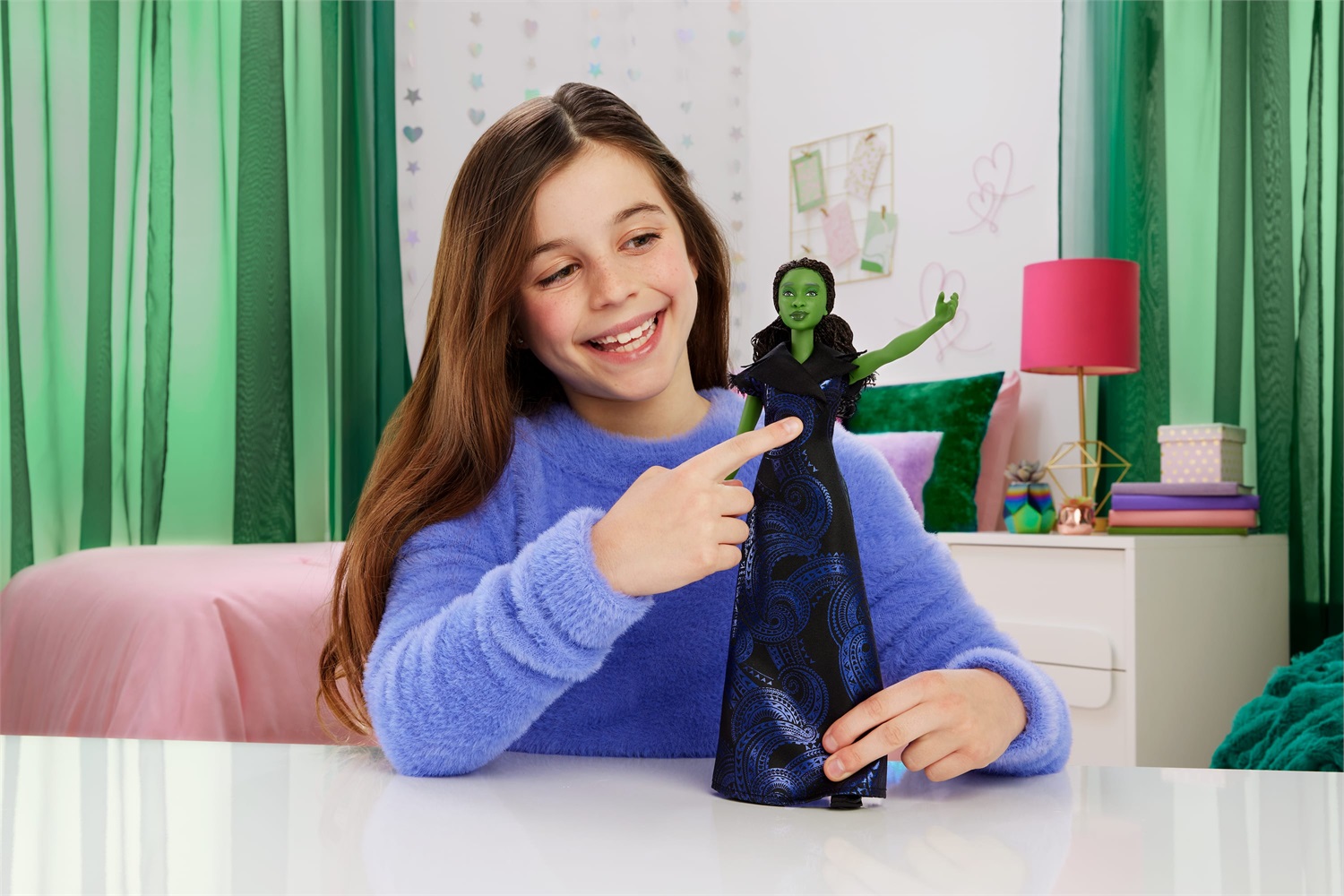 Mattel Elphaba Cantante - Bambola da Collezione Ispirata a Wicked con Abito Rimovibile e Funzione Canto