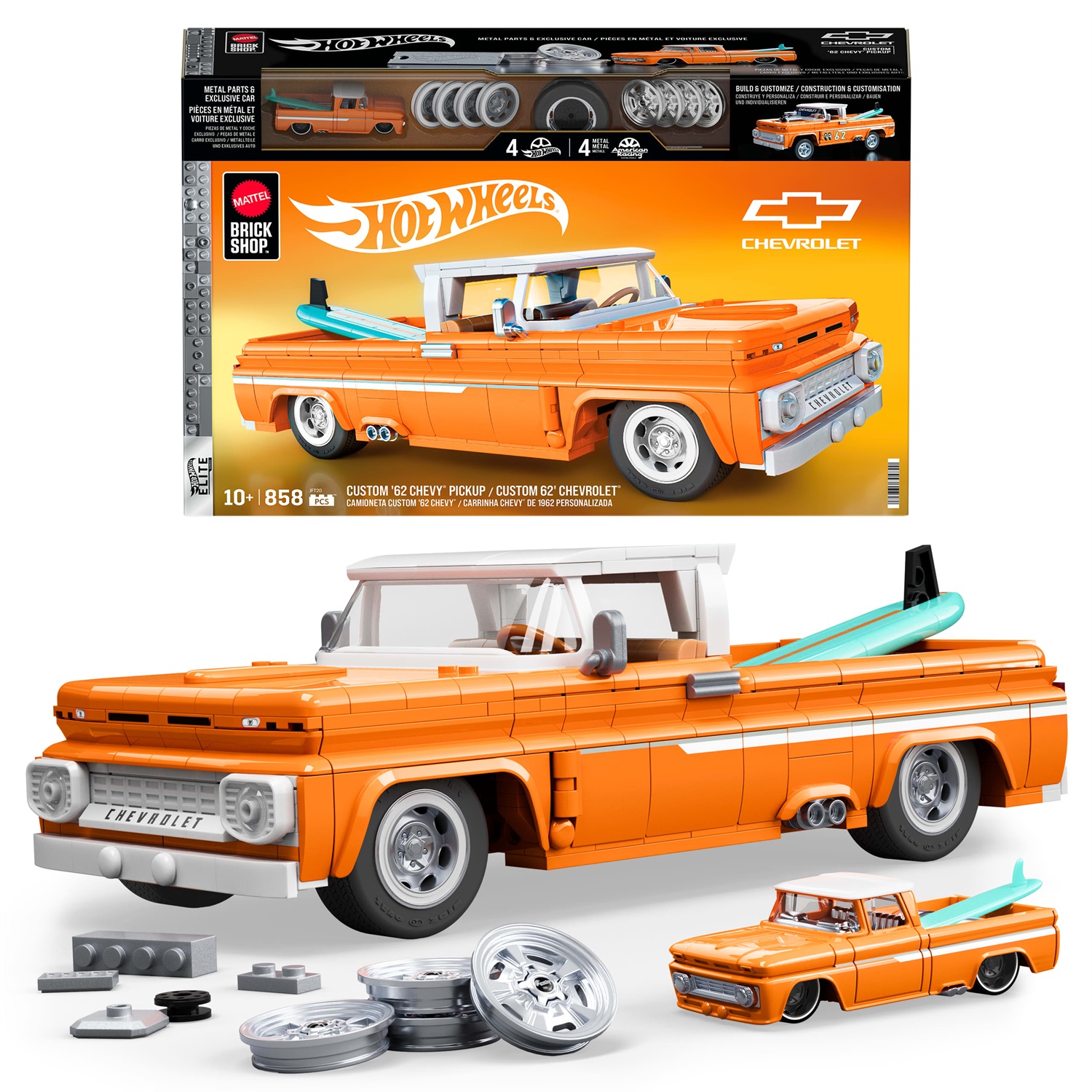 Mattel Hot Wheels Brick Shop - Set da Costruire Custom '62 Chevy Pickup, 858 Pezzi, Adesivi per Personalizzazione, Scala 1:16