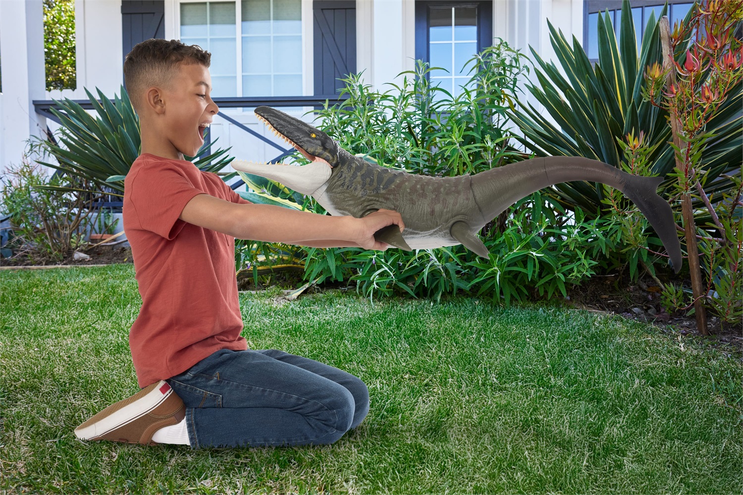 Mattel Jurassic World Rebirth - Mosasauro Supercolossale, action figure snodata di 94 cm con due mosse d'attacco, design fedele al film, giocattolo per bambini 4 anni