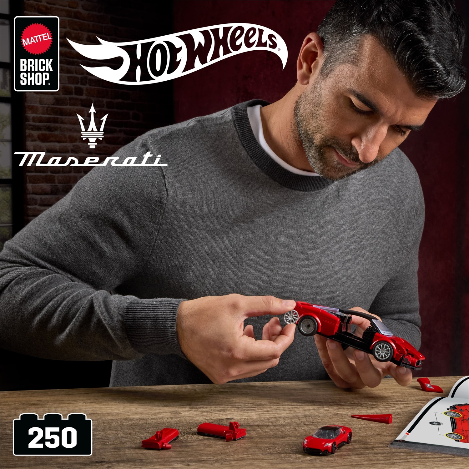 Mattel Brick Shop Maserati MC20 - Set da costruire con 250 pezzi, dettagli realistici e adesivi per personalizzazione