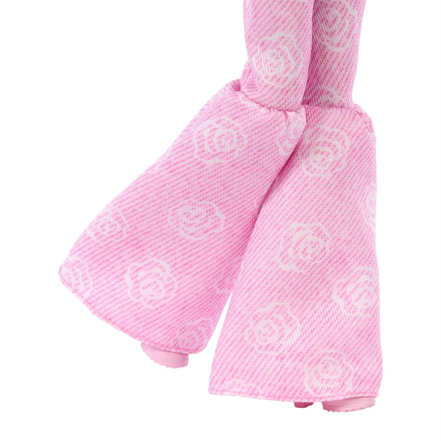 Barbie Deluxe Style n. 12 - Bambola dai capelli castani mossi con top in denim rosa, jeans svasati con stampa rosa e accessori