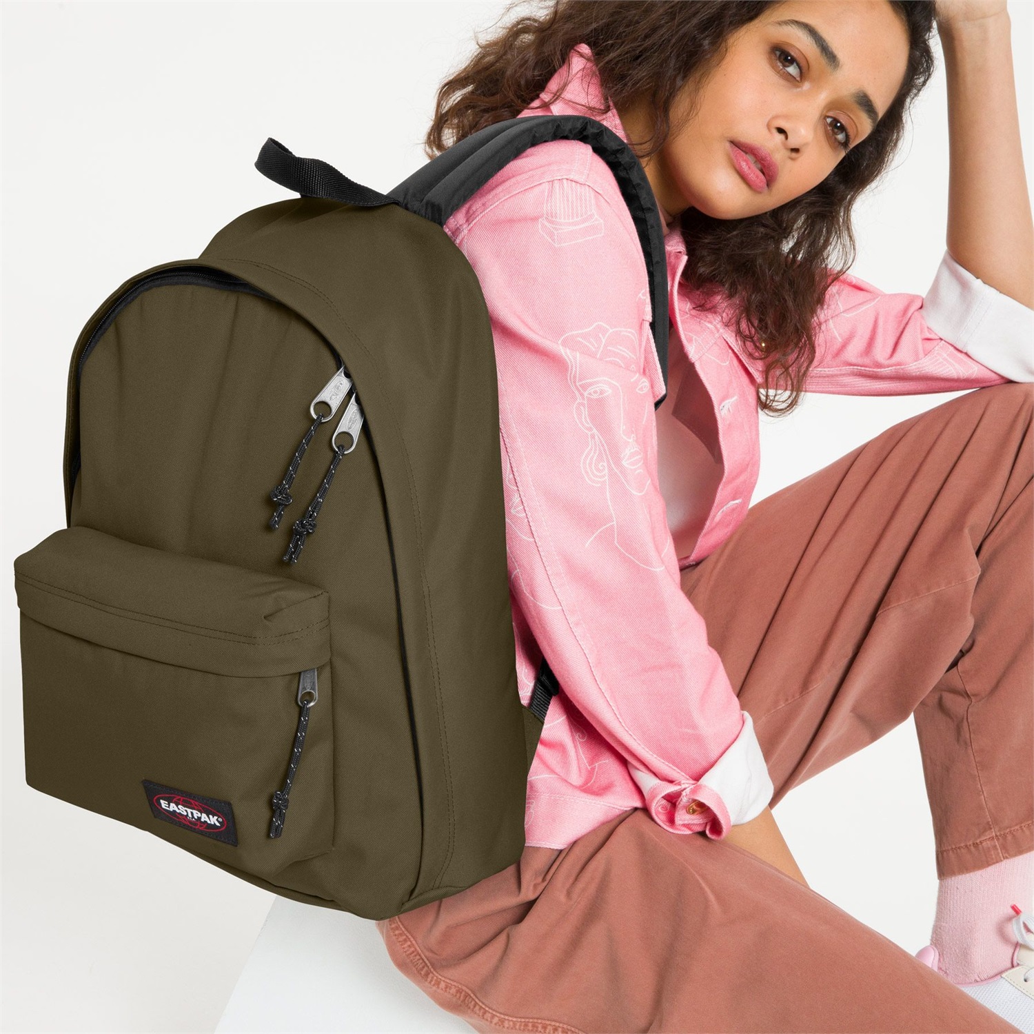 Eastpak OUT OF OFFICE Zaino 27 L - Army Olive (Verde) in Nylon con Scomparto Principale, Tasca Frontale, Schienale Imbottito e Spallacci Regolabili