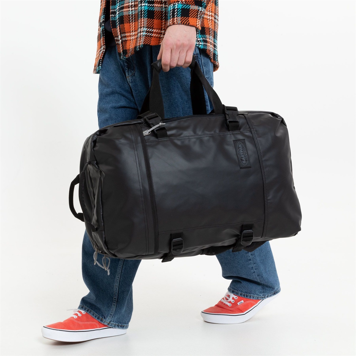 Eastpak Travelpack Tarp Black - Zaino/Borsone 2 in 1, Poliestere, 42 L, Scomparto per Laptop, Spallacci Regolabili