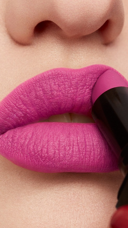 Revlon ColorStay Suede Ink Lipstick 2,55 g 007 Feed the Flame - Rossetto Opaco, A Lunga Durata, Formula No-Transfer, Arricchito con Vitamina E, Resistente All'Acqua