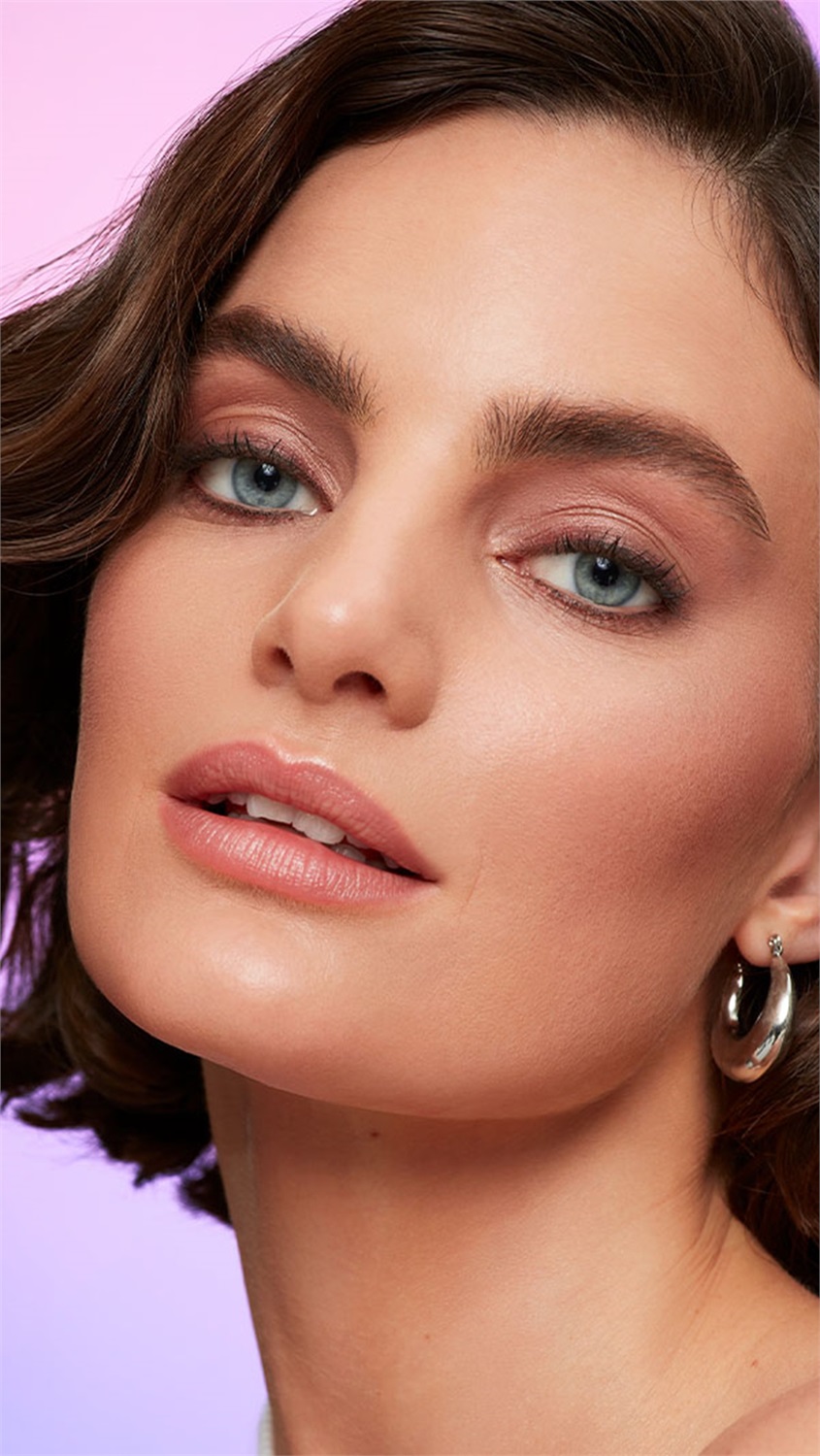 Revlon Illuminance Tinted Serum Fondotinta in Siero 417 Warm Caramel - Triplo Acido Ialuronico, SPF 15, 28 ml