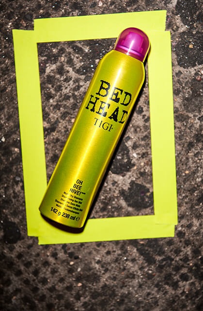 TIGI Bed Head Oh Bee Hive Matte Dry Shampoo 238 ml - Shampoo secco volumizzante per tutti i tipi di capelli, assorbe oli in eccesso e dona volume con finish opaco