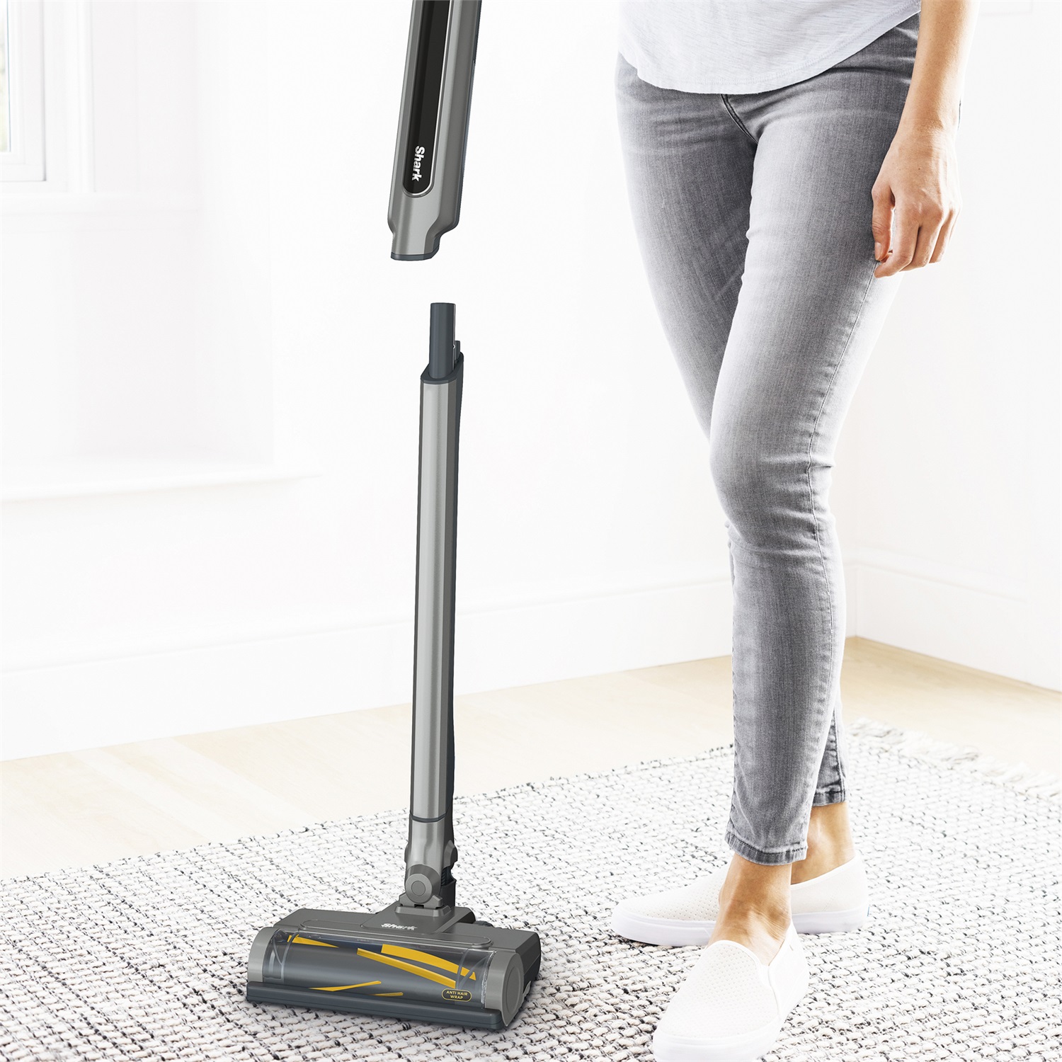 Shark WV361EU Aspirapolvere Senza Filo 2 in 1 con Batteria 11.1V, Sistema HEPA, Senza Sacchetto, Capacità 0.25L, Colore Grigio