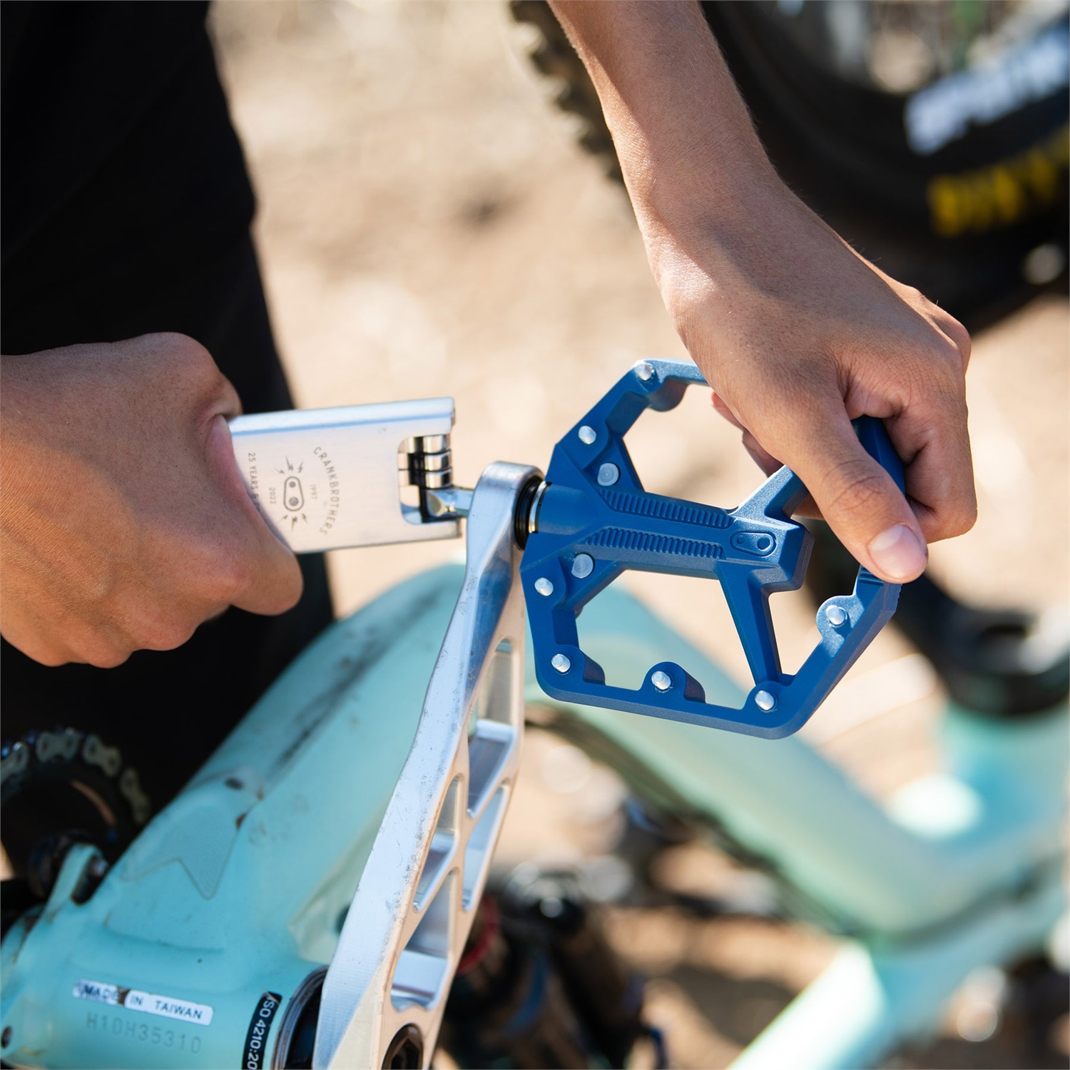 Crankbrothers Stamp 1 Gen 2 - Pedali MTB Flat, Misura S, Colore Arancione, Profilo Concavo e Sottile