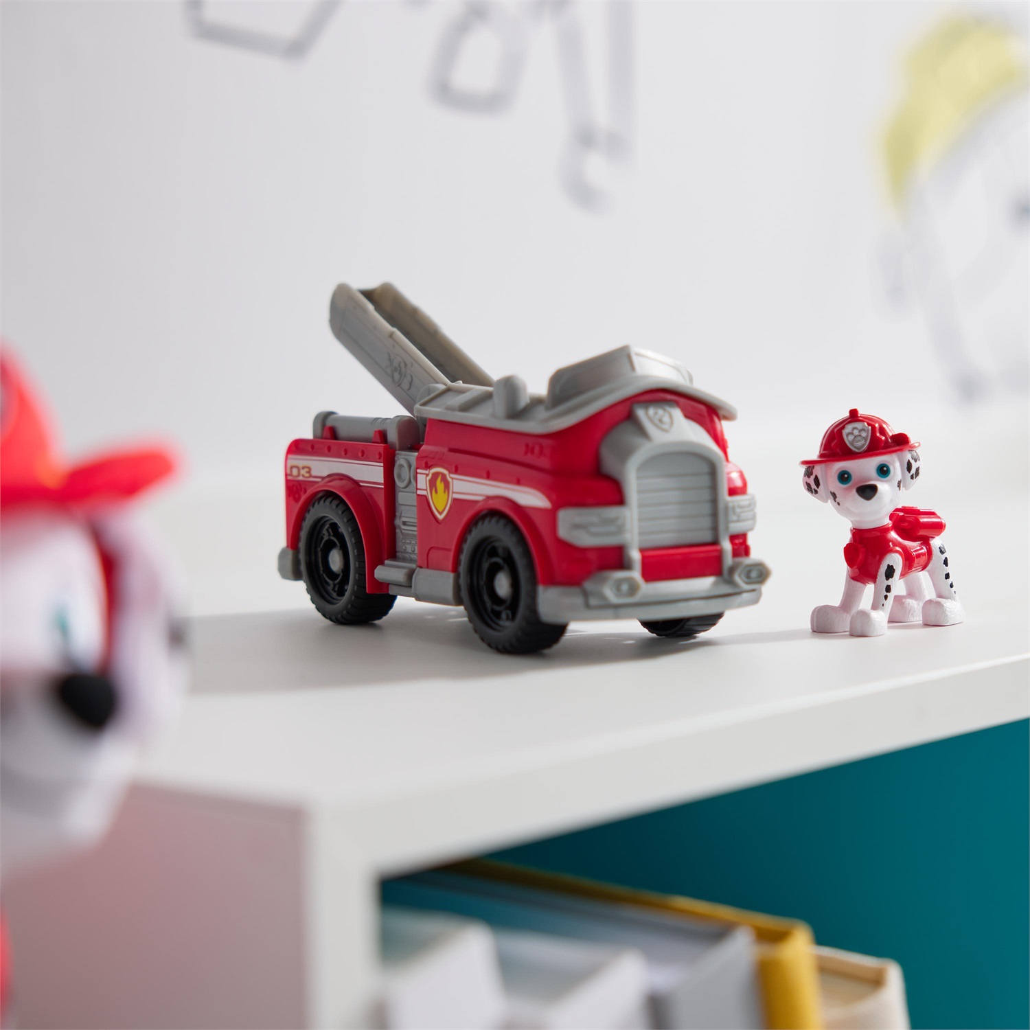 Spin Master Paw Patrol Camion dei Pompieri di Marshall con Personaggio - Dettagli Autentici, Ruote Funzionanti e Scala Mobile
