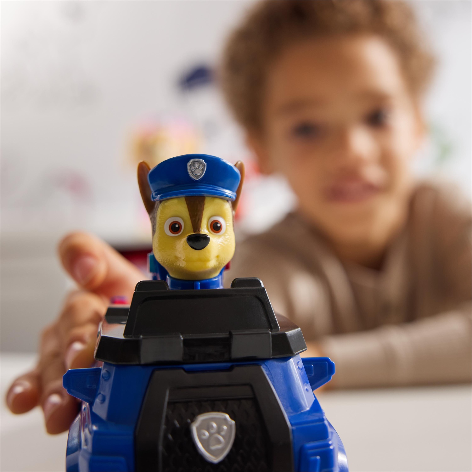 Spin Master Paw Patrol Chase Patrol Cruiser - Veicolo di Polizia Eco-Friendly con Ruote Funzionanti e Figura di Chase, 3 Anni