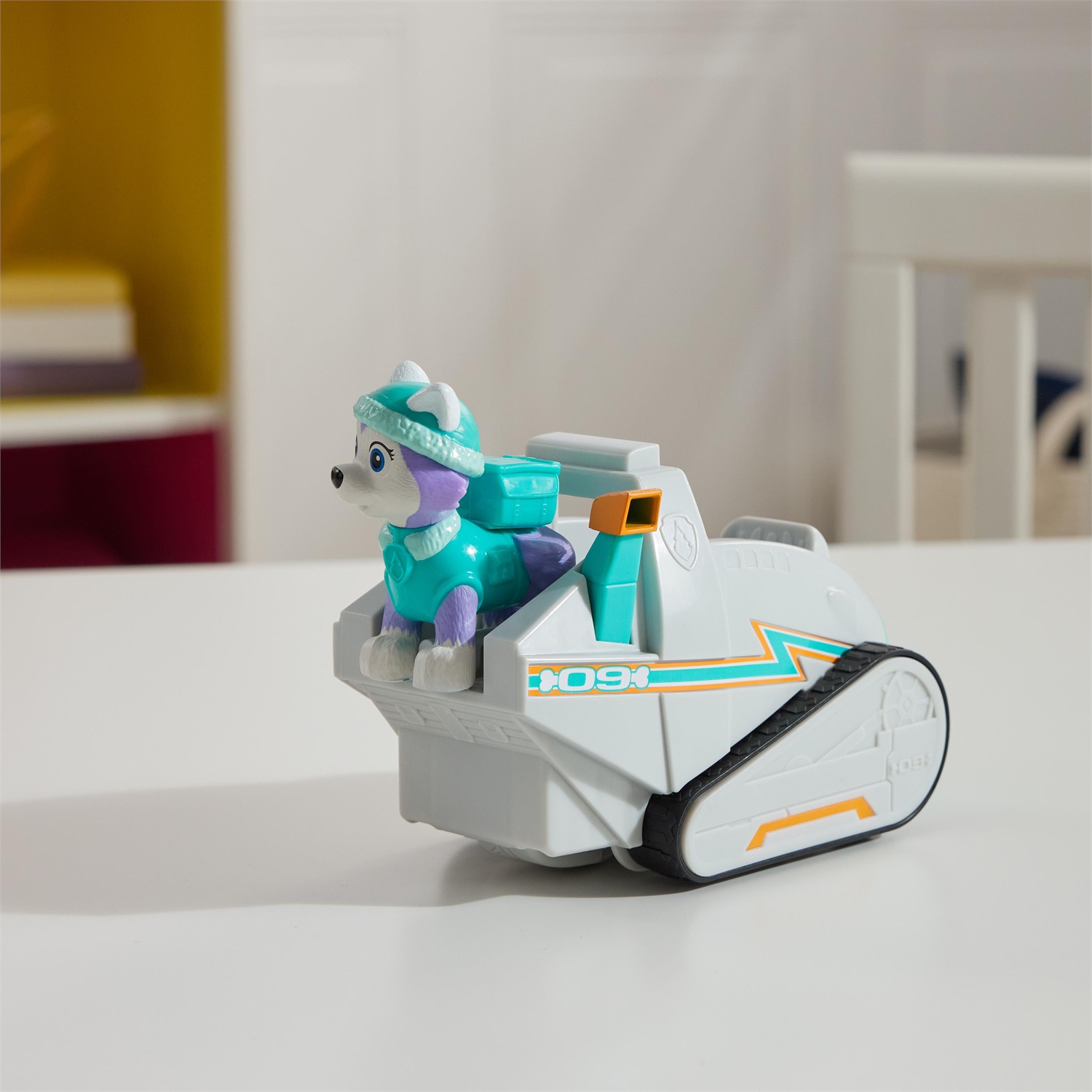 Spin Master PAW Patrol Veicolo Spazzaneve di Everest con Personaggio da Collezione - Eco-Friendly