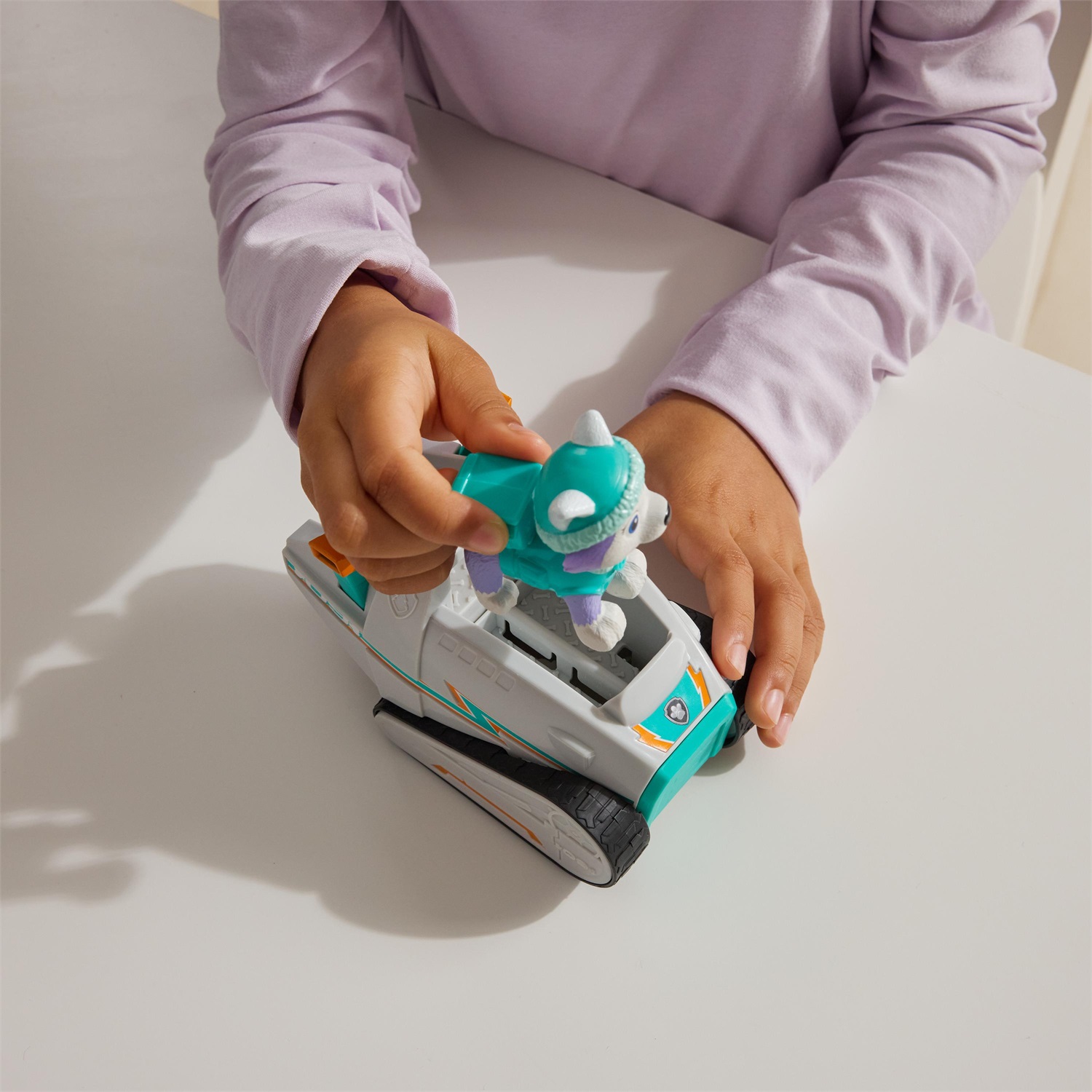 Spin Master PAW Patrol Veicolo Spazzaneve di Everest con Personaggio da Collezione - Eco-Friendly