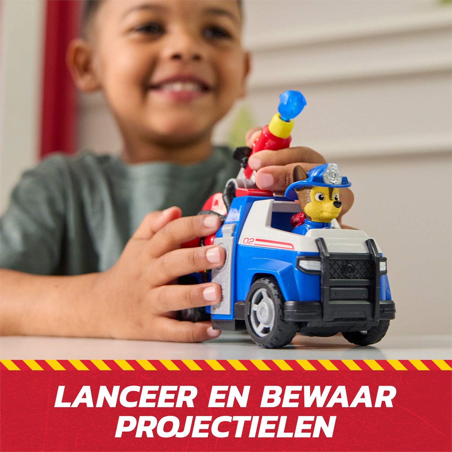 SPIN MASTER PAW Patrol Fire Rescue: Veicolo Antincendio di Chase 17,7 cm con Personaggio Chase 5 cm, Lanciamissili Inclinabile e Camion Giocattolo per Bambini 3 Anni