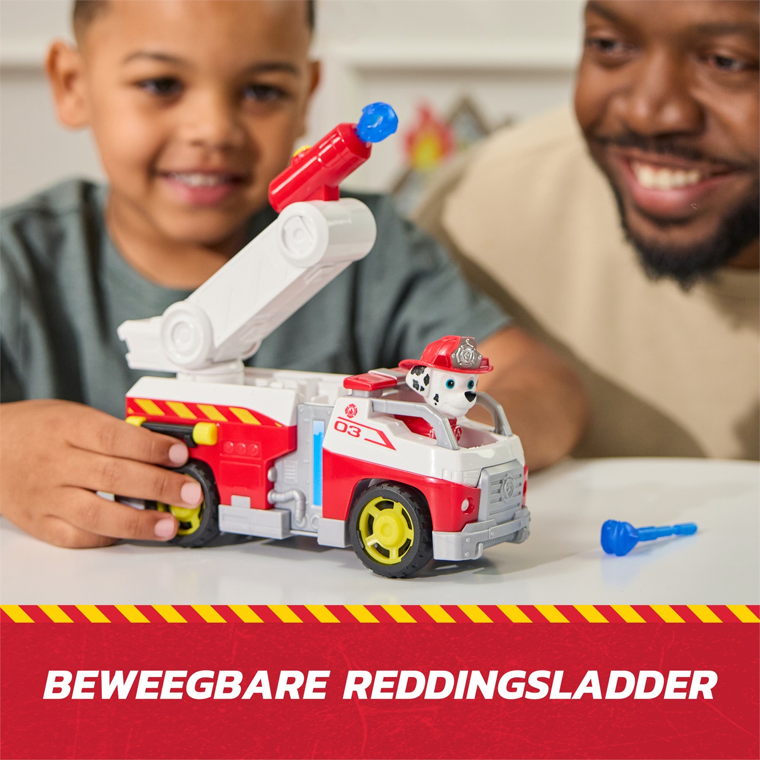 Paw Patrol Fire Rescue: Camion dei Pompieri di Marshall con Action Figure, Lanciamissili e Funzionalità Realistiche per Bambini dai 3 Anni