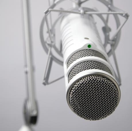 RØDE Podcaster Microfono Dinamico USB per Podcasting, Streaming e Gaming - Qualità Audio Broadcast, Capsula da 28mm, Risoluzione 18 bit, Campionamento 8-48 kHz, Compatibile con Windows e Mac