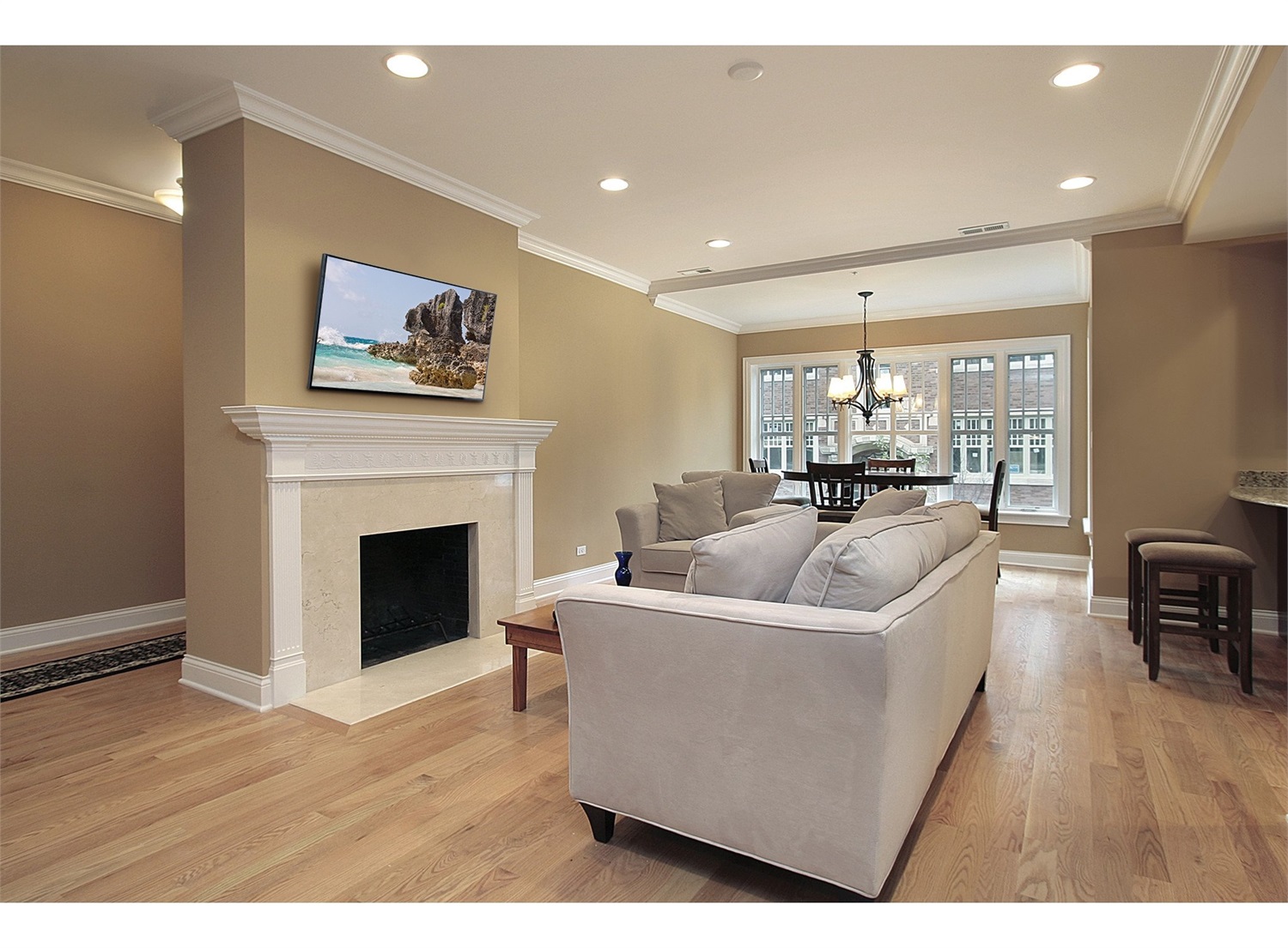 Peerless-AV PT640 - Supporto a Parete Universale Inclinabile per TV da 32