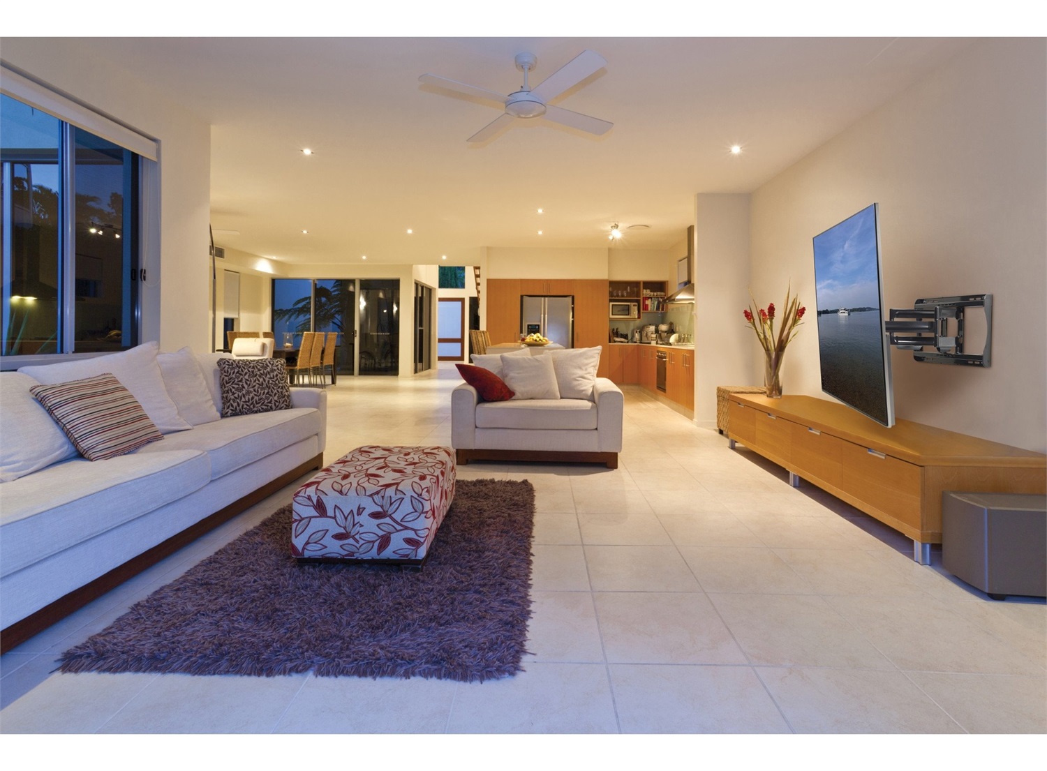 Peerless PA762 Supporto TV a parete Articolato per Display da 39 a 90 Pollici, Inclinazione e Rotazione ±90°, Nero