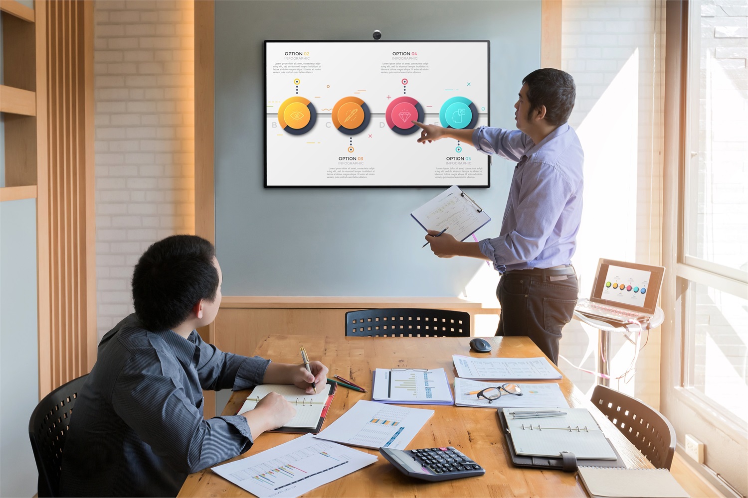 Peerless-AV SF640-HUB2 Supporto TV a Parete Bianco per Microsoft Surface Hub 2S e 2X da 50,5 Pollici
