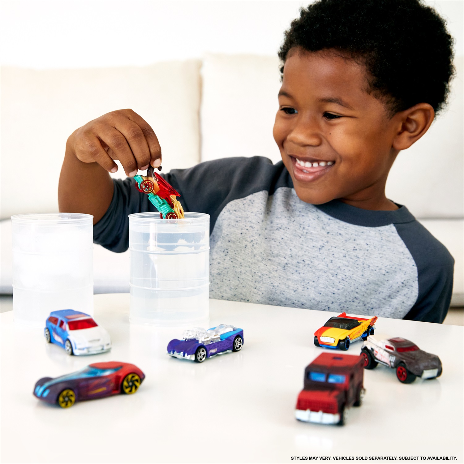 Hot Wheels - Veicoli Cambia Colore Color Shifters, Assortimento di Macchinine, Scala 1:64, Cambia Colore in Acqua Calda, Giocattolo per Bambini 3 Anni