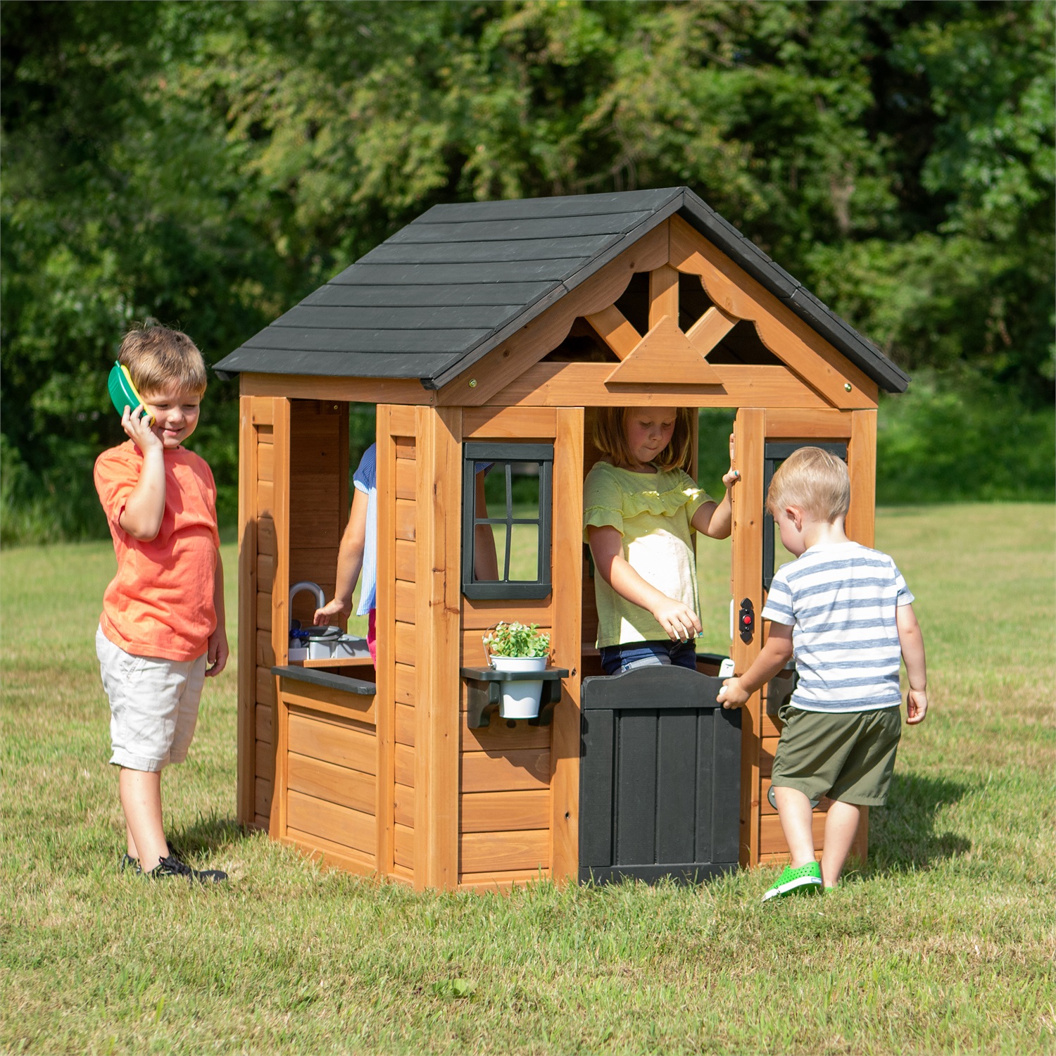 Backyard Discovery Sweetwater Casetta da Gioco in Cedro per Bambini - Resistente alle Intemperie con Cucina Inclusa