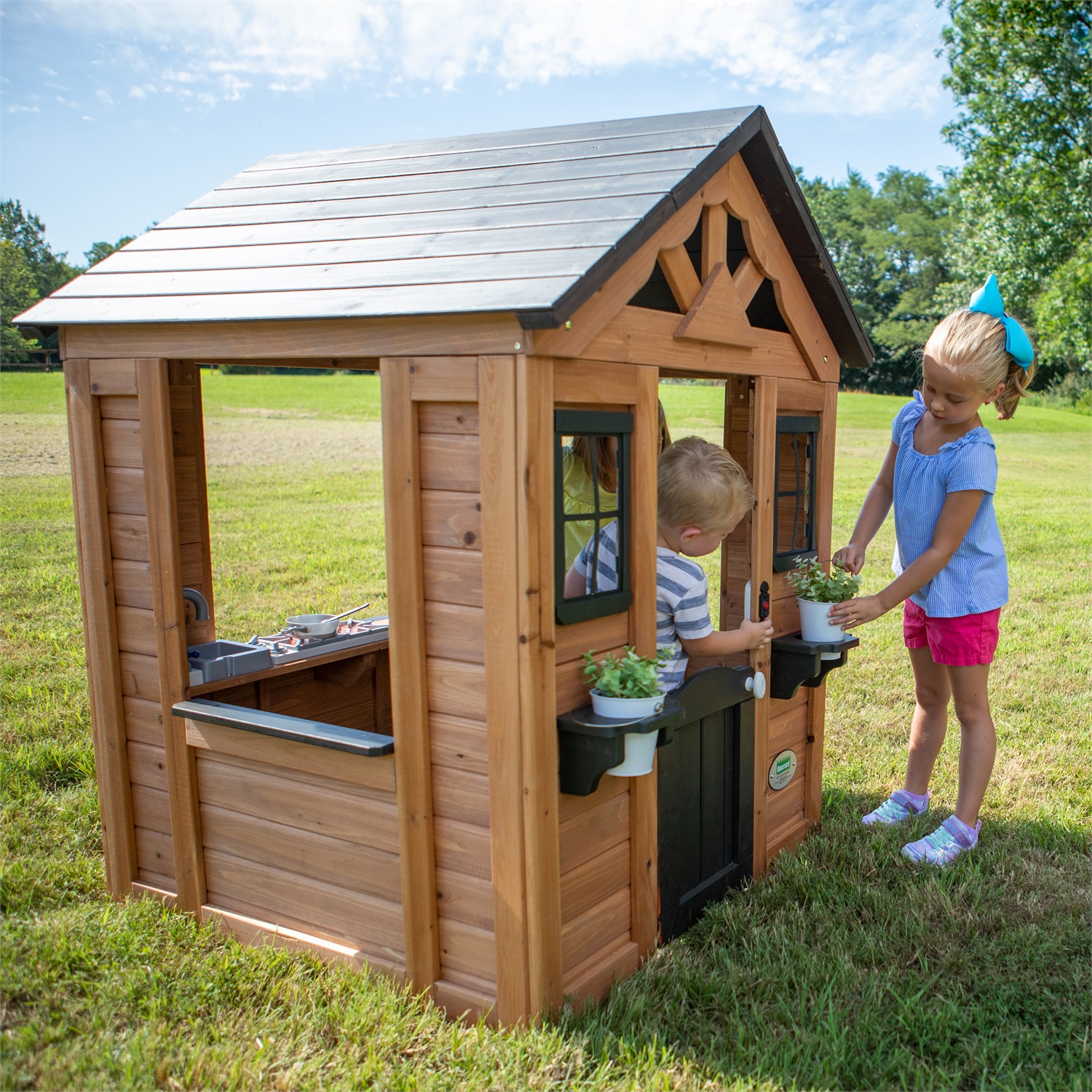 Backyard Discovery Sweetwater Casetta da Gioco in Cedro per Bambini - Resistente alle Intemperie con Cucina Inclusa